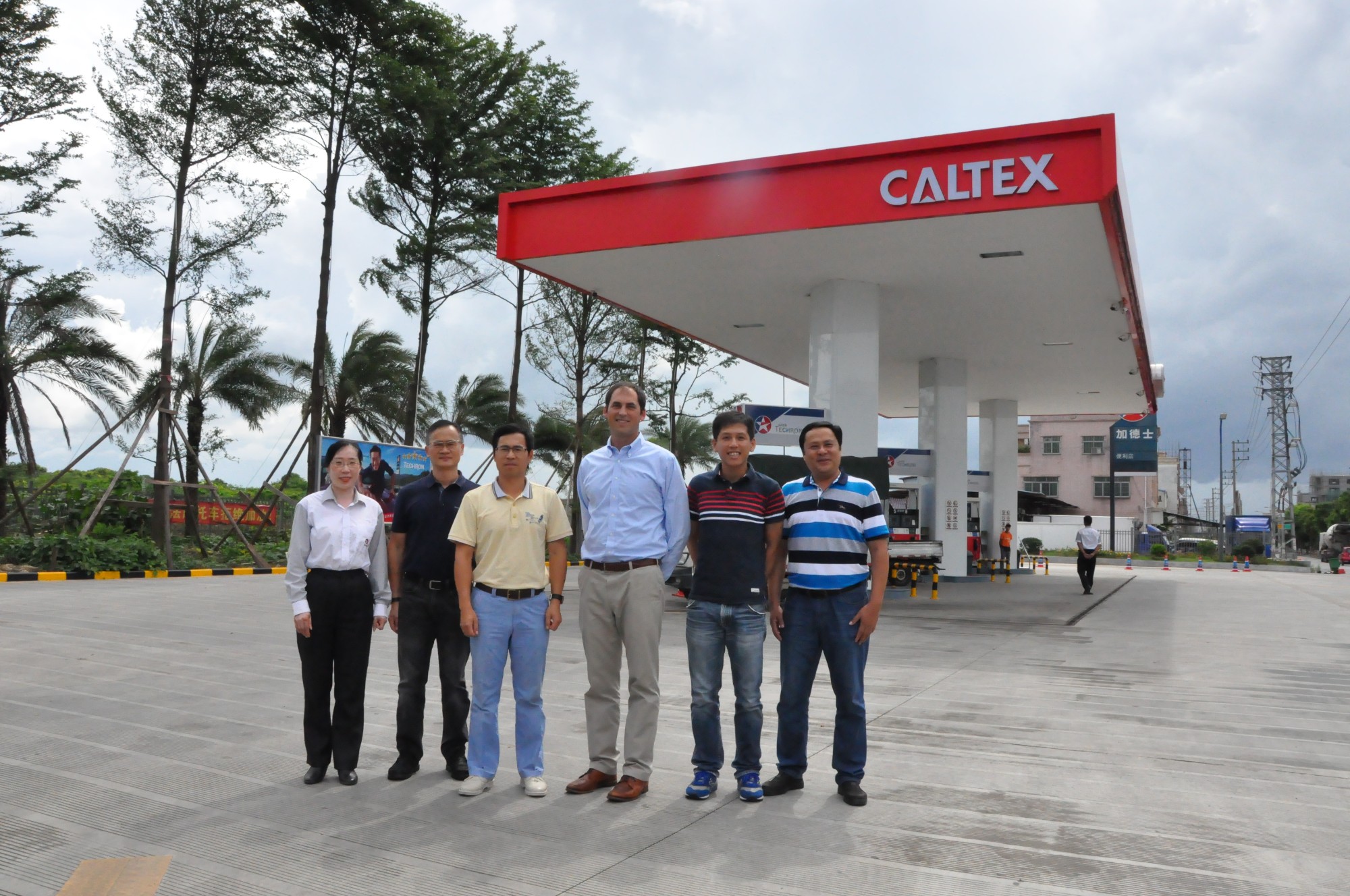 加德士中國地區(qū)總經(jīng)理一行視察我司橫欄加油站