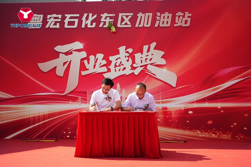 1753147409306748.jpg 董事長徐克偉先生與巴斯夫簽約.jpg