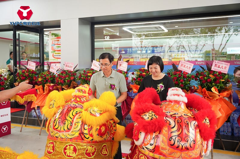 1753147548145809.jpg 董事長徐克偉先生為舞獅點睛.jpg